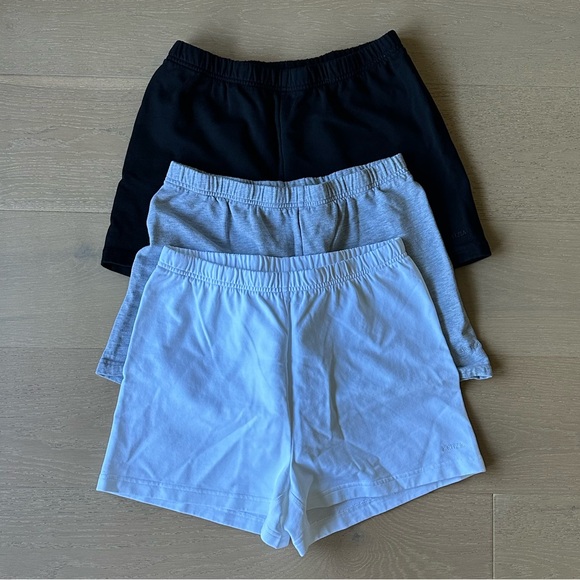 Aritzia Pants - Aritzia • Sweatfleece Airy Terry Bundle Shorts (3)